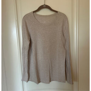 Women's Lululemon Long Sleeve Tee S Heather Beige, size 8